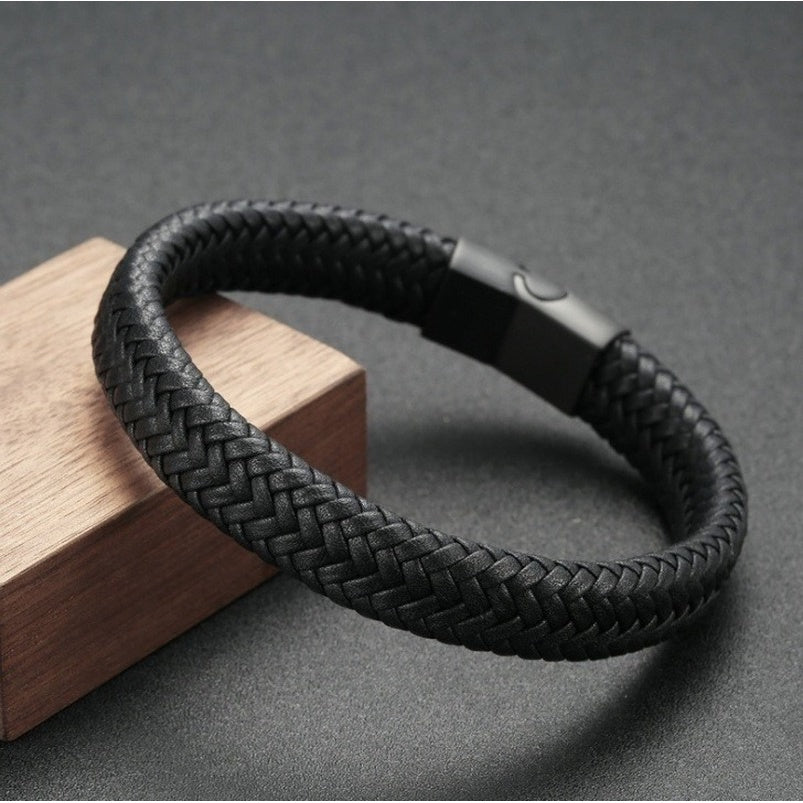 Men’s Braided Leather-Style Bracelet with Magnetic Clasp – Modern & Durable